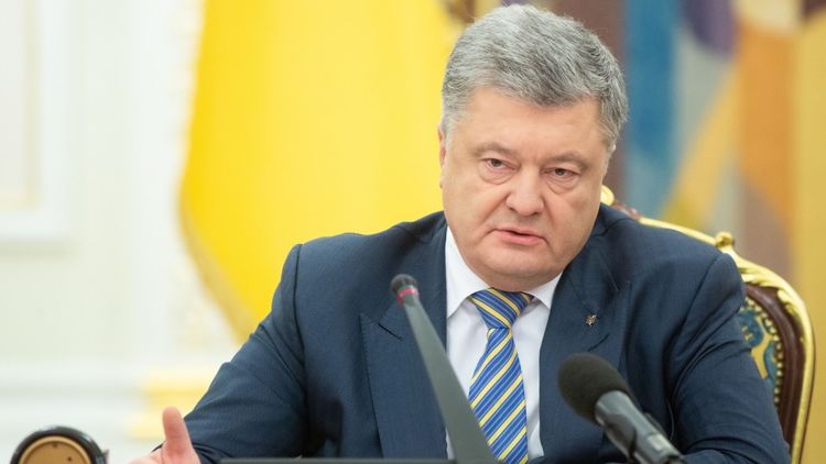 Петр Порошенко говорит о введении военного положения в Украине. Фото пресс-службы президента