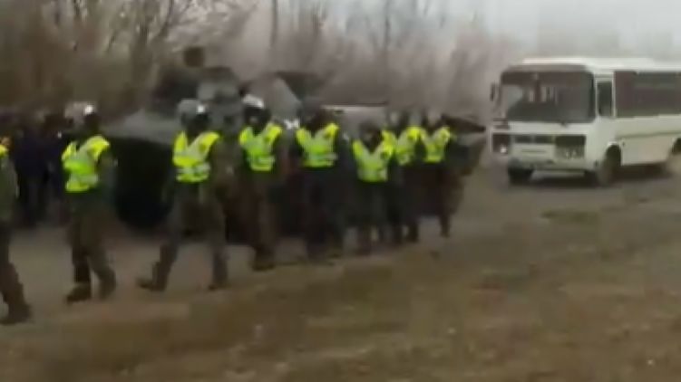 Беспорядки в Новых Санжарах. Кадр из видео