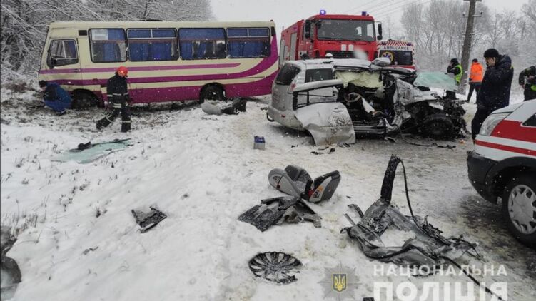 ДТП на Львовщине: иномарка столкнулась с автобусом. Есть пострадавшие