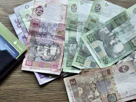 Украинские банки начнут выкупать наличную гривню беженцев у приграничных иностранных банков. НБУ разрешил