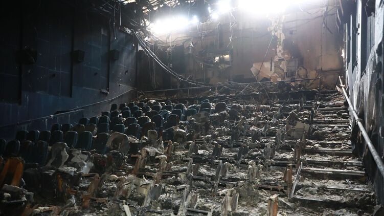 Сгоревший после ракетного удара в мае кинотеатр в ТРЦ Аврора в Запорожье
