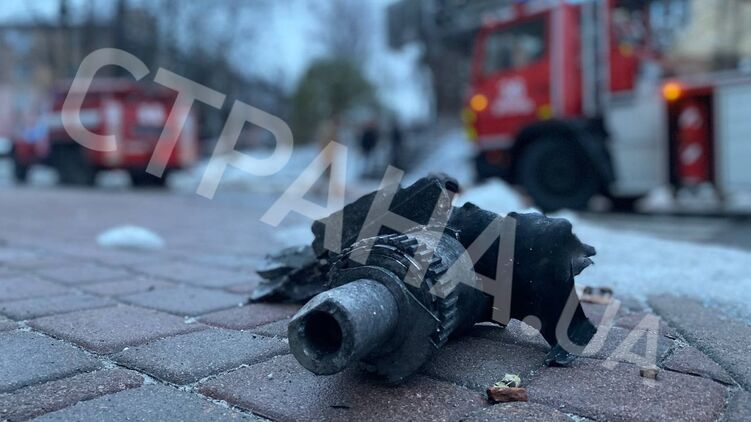 Обломок ракеты, которой РФ ударила по Вышгороду. Фото: 