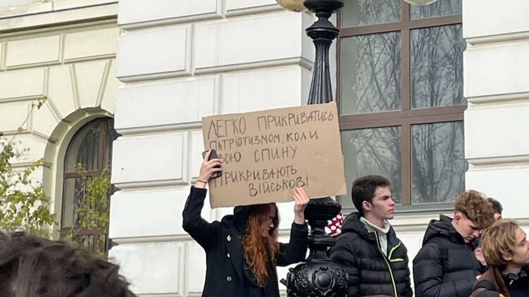 Студенты требовали уволить Фарион из Львовского политеха. Фото Громадське радіо