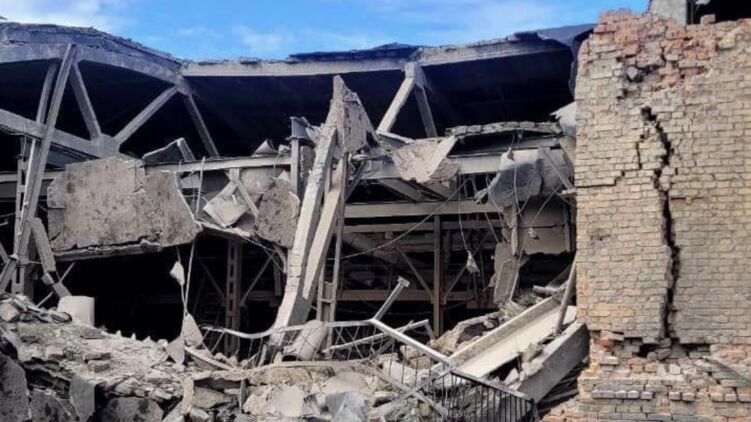 Наслідки удару по заводу у Сумах