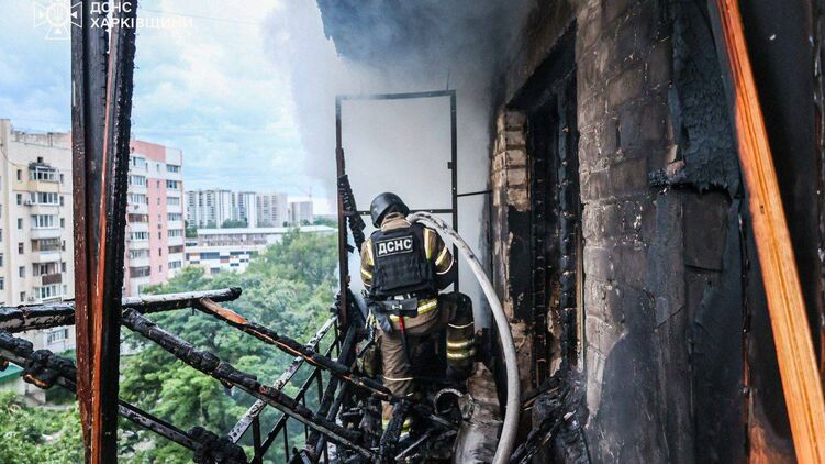Последствия вчерашнего обстрела Харькова. Фото: ГСЧС