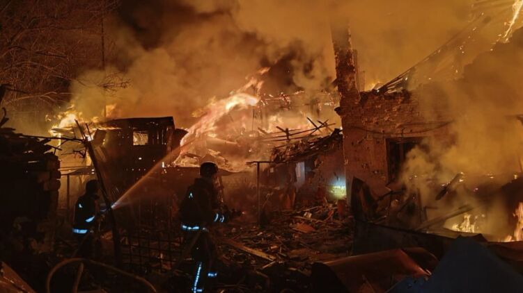 Наслідки удару по Запоріжжю. Фото: ДСНС