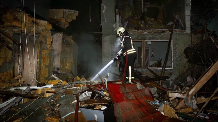 Последствия ночного удара по Одессе. Фото: ГСЧС