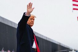 Трамп збивають на зльоті. Що означає рішення Верховного суду США щодо тарифів і який буде вплив на Іран та Україну