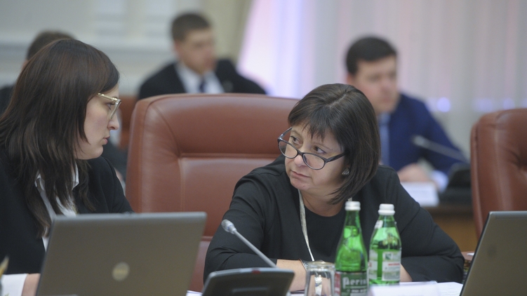 Своим заявлением министр финансов Наталья Яресько (справа) может спутать карты ведущим политическим игрокам, фото: kmu.gov.ua