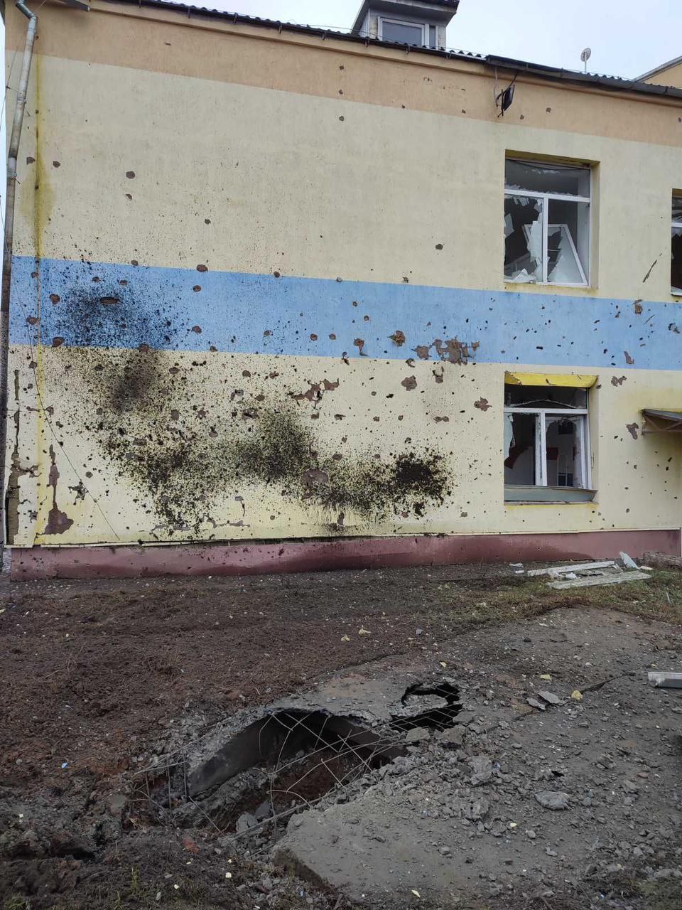 Последствия обстрела школы