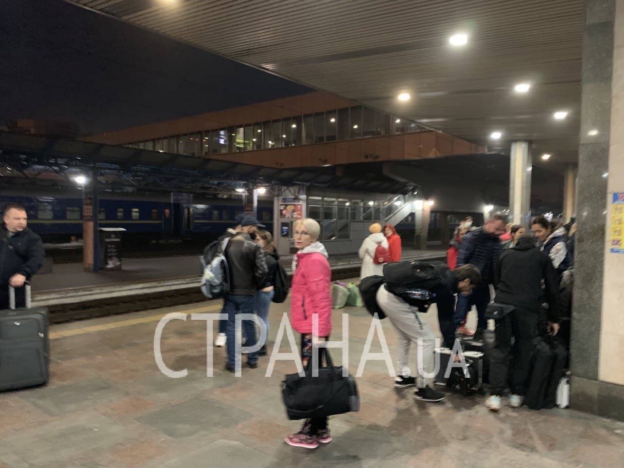 Нардепы на вокзале