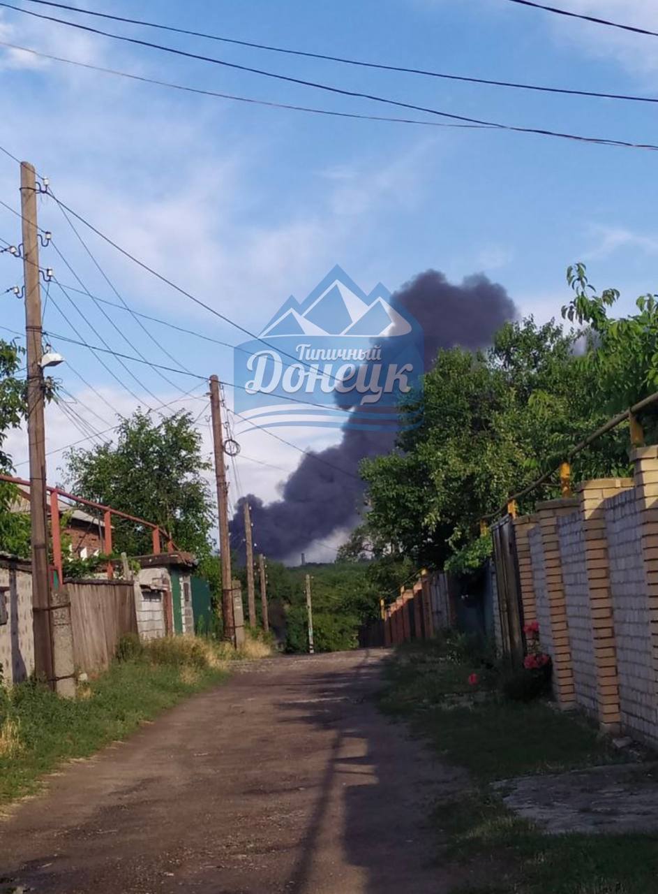 После обстрелов в Горловке начались пожары