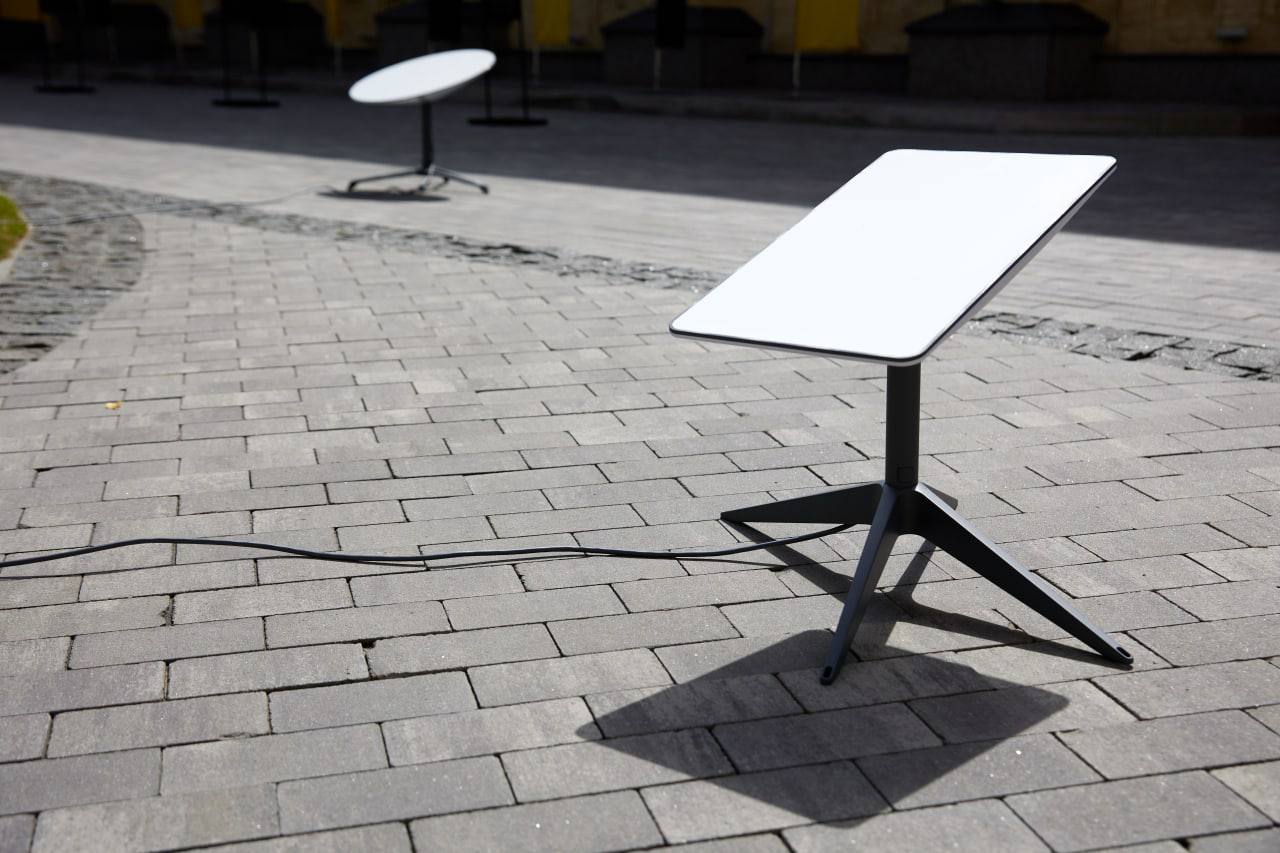 Польша передала Украине терминалы Starlink