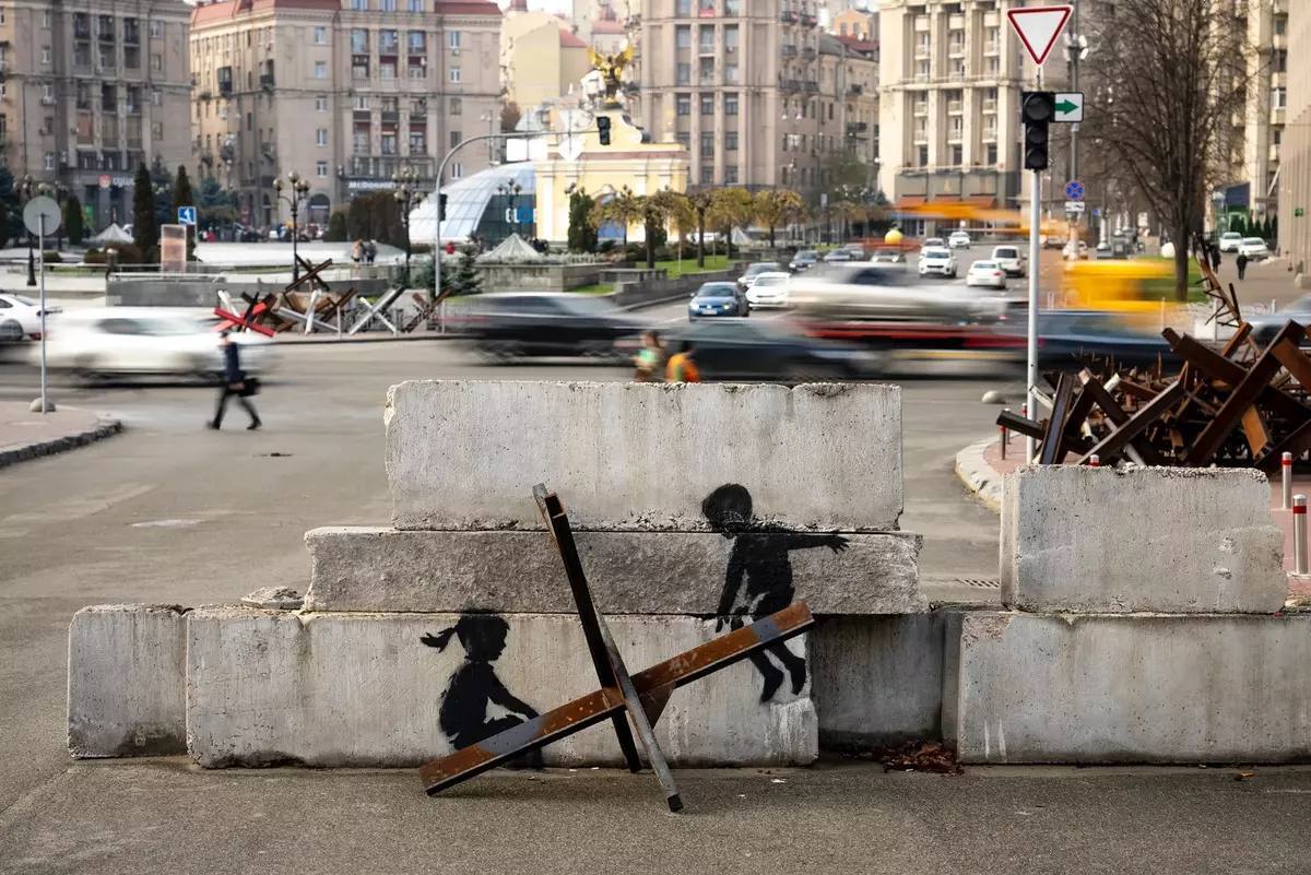 Рисунок Бэнкси на Майдане в Киеве