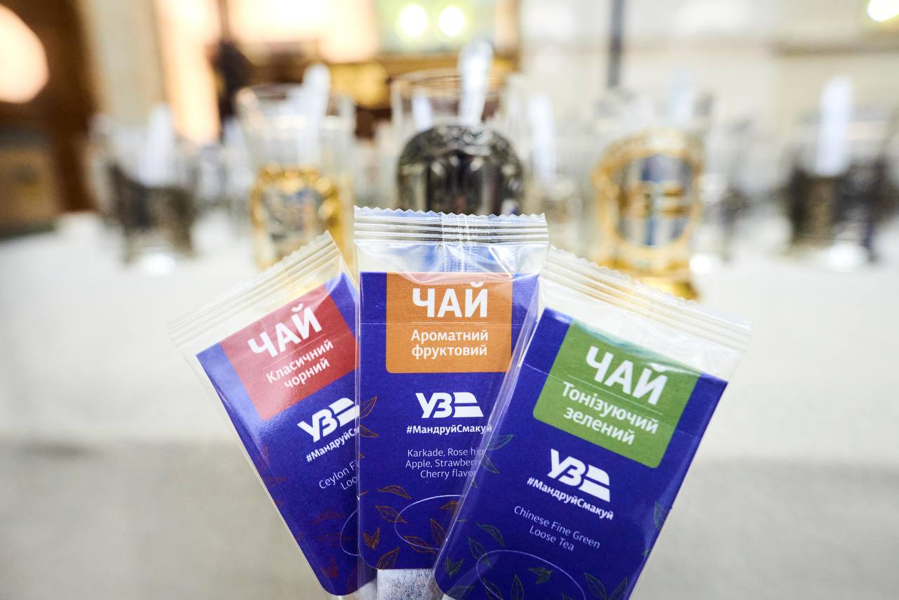 "Укрзализныця" возвращает в поезда чай, кофе и подстаканники