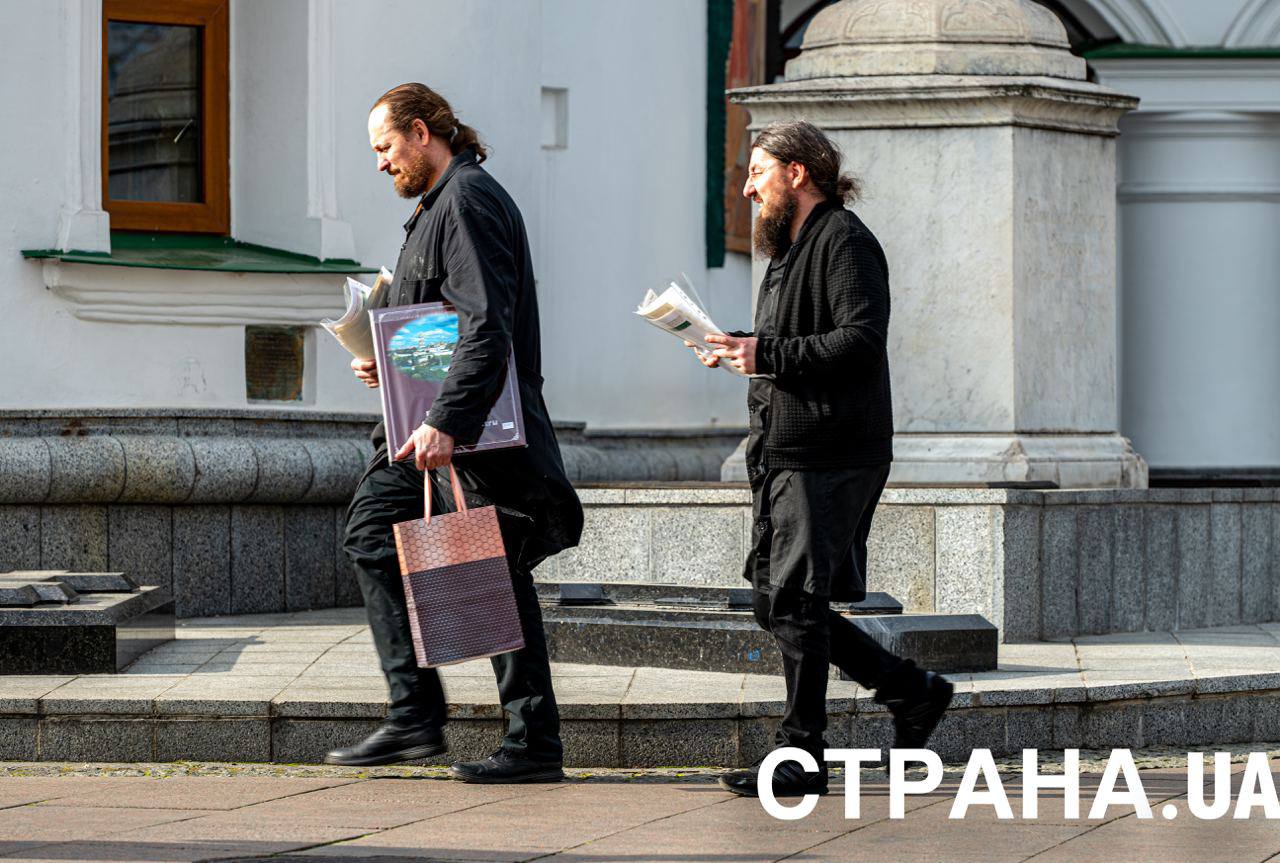 Виїзд монахів із лаври, фото 1