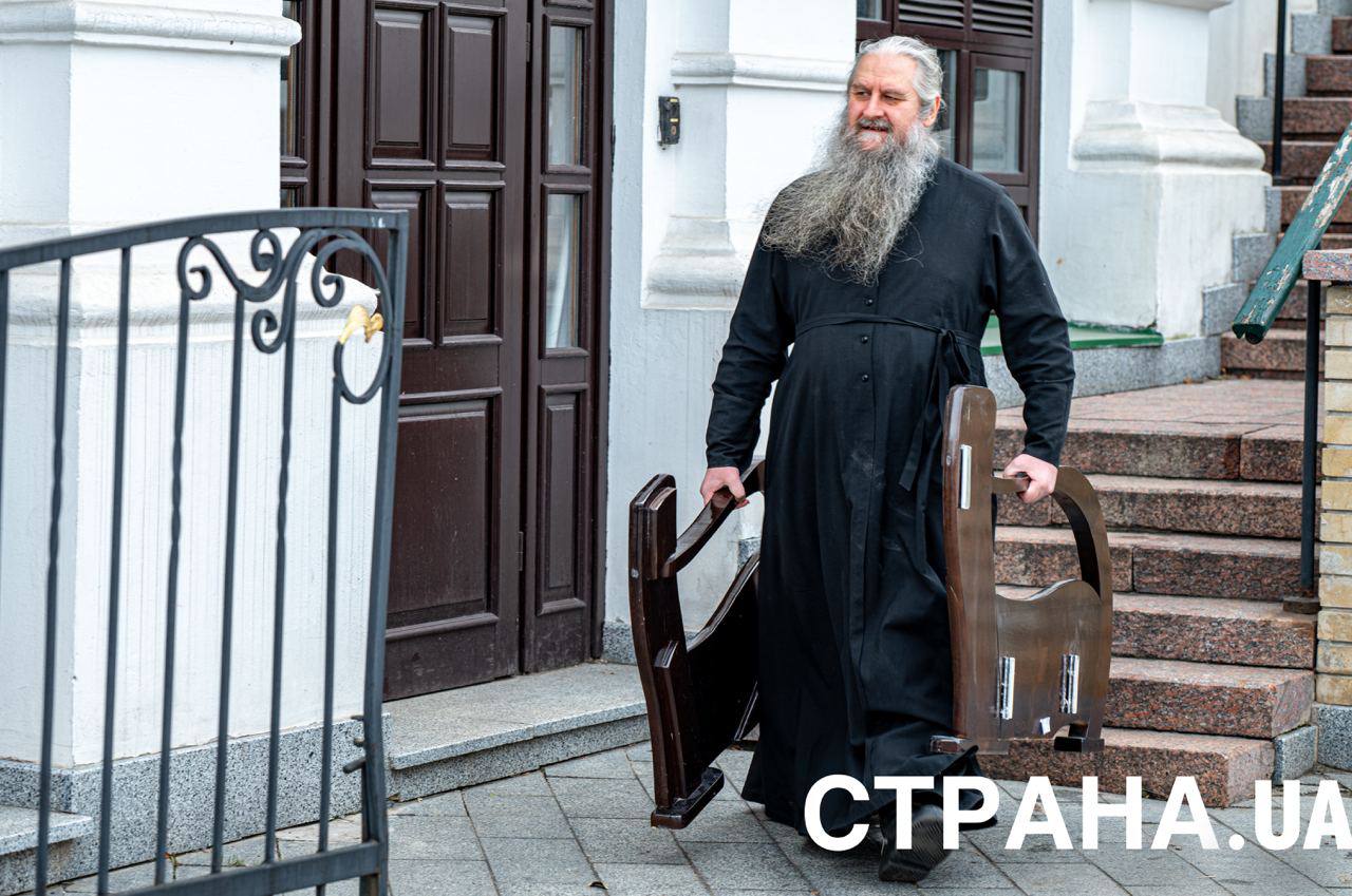 Виїзд монахів із лаври, фото 2