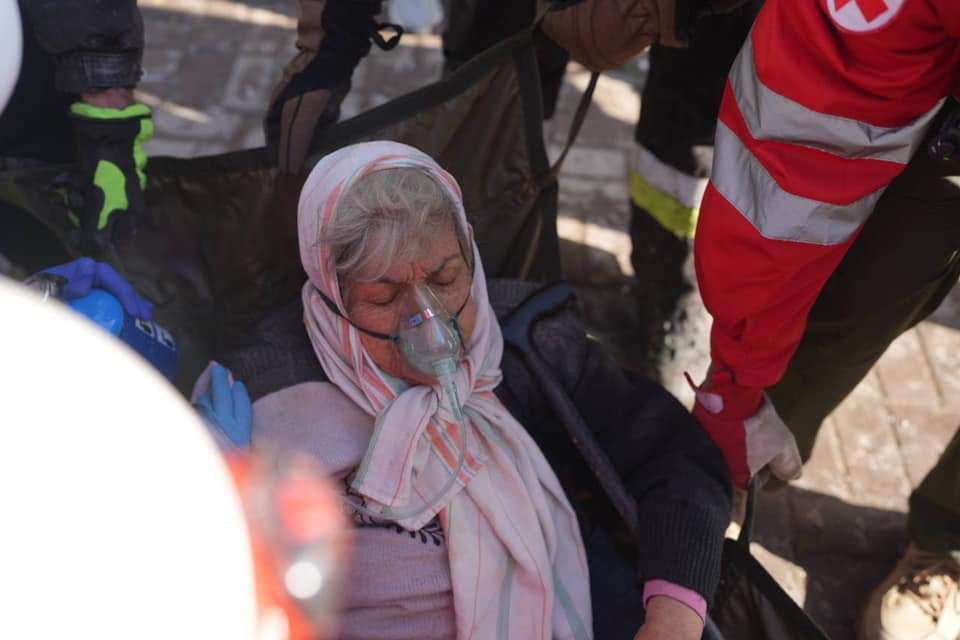 В Киеве 17 октября разбирают завалы дома, который атаковали дроны-камикадзе