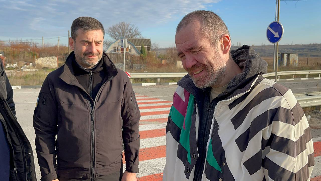 Дмитрий Лубинец опубликовал новые фото и видео с сегодняшнего обмена пленными