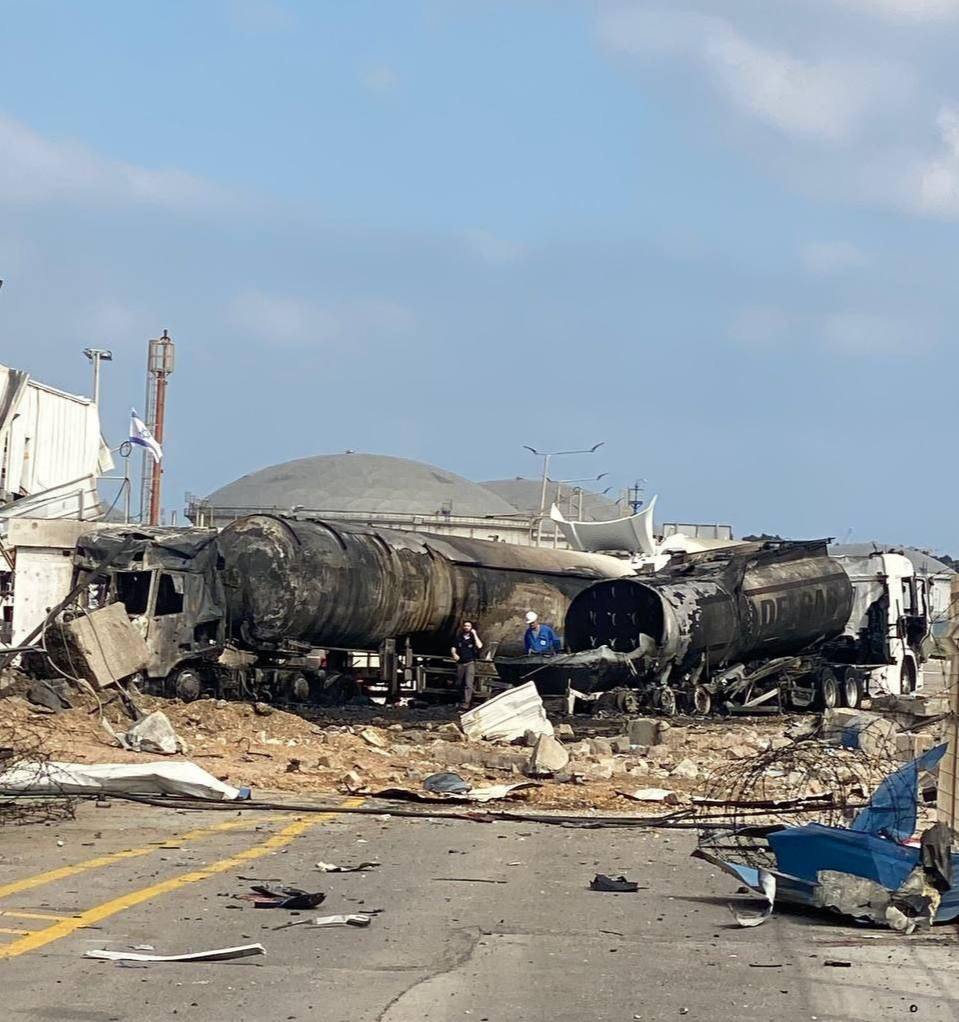 Фото ізраїльського нафтопереробного заводу у Хайфі після удару Ірану