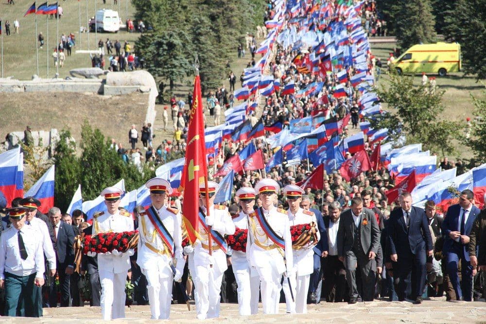 саун могила митинг