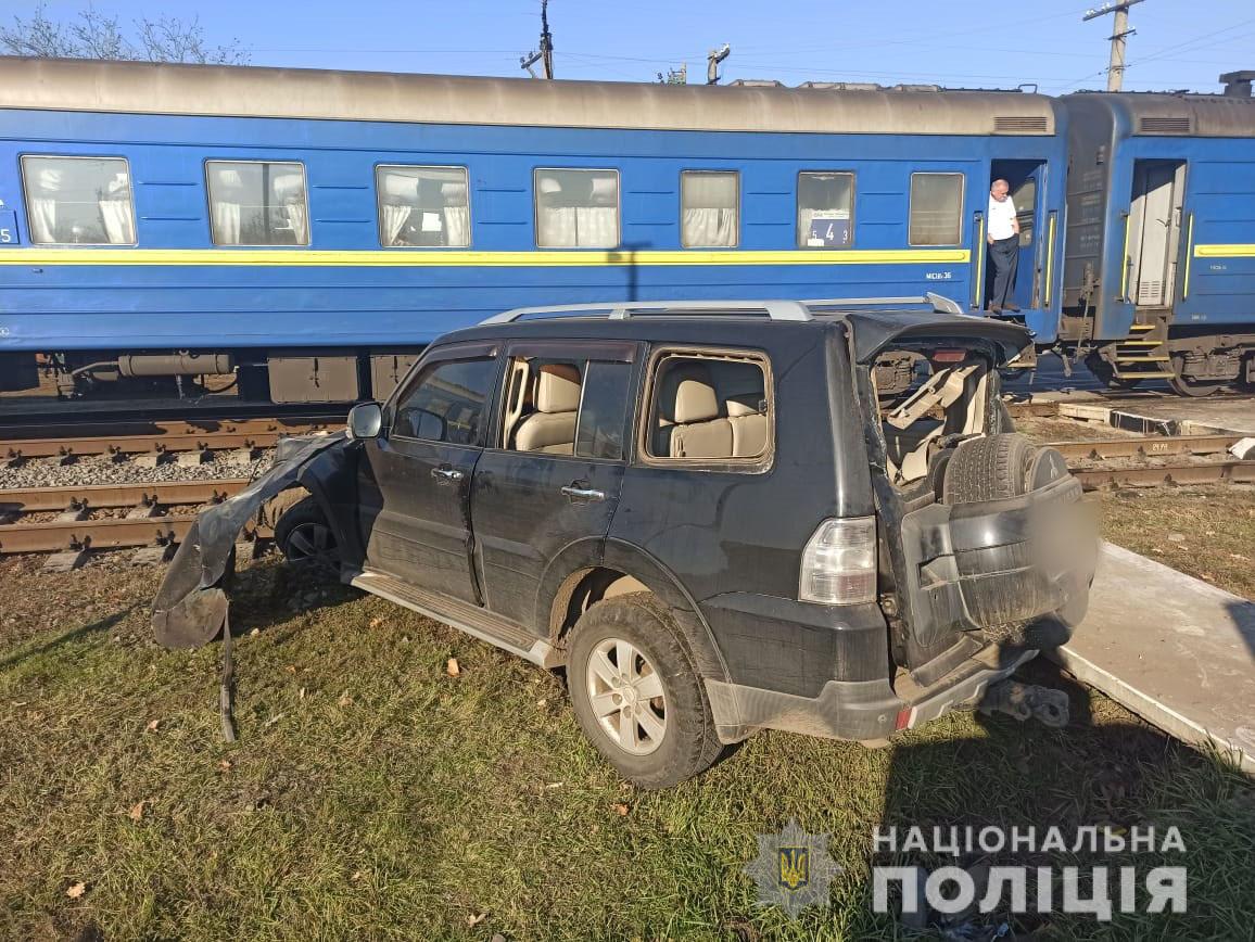 Под Харьковом поезд сбил машину. Фото: Нацполиция