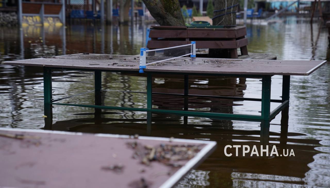 В Киеве затопило Гидропарк