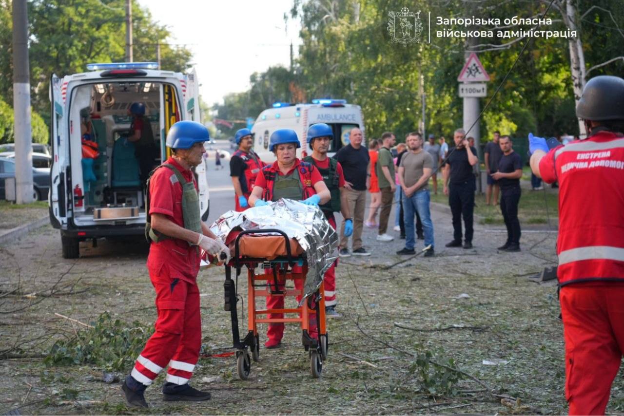 Фото (5) последствий удара КАБ по жилой многоэтажке в Запорожье. Источник &ndash; ОВА