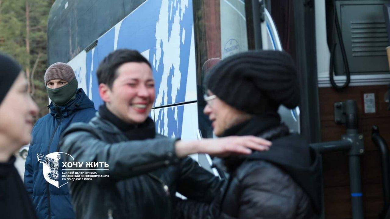 Фото (2) осовбождённых из Беларуси заключённых. Источник - "Хочу жить"